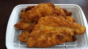 דג סול מטוגן בפירורי לחם כמו שניצל